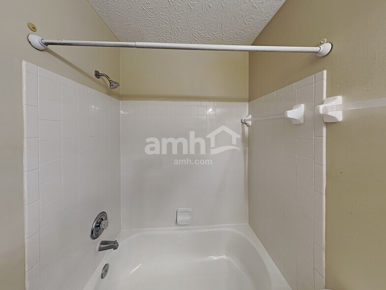 Building Photo - 5213 Echelon Dr