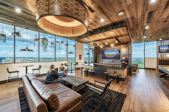 Building Photo - 84 East Ave