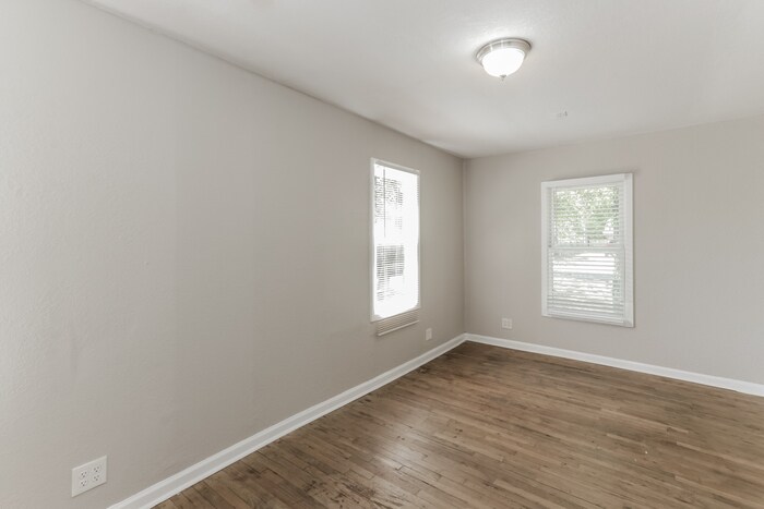 Building Photo - 402 Dawson Dr