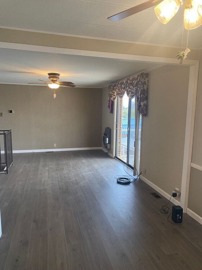 Building Photo - Waterfront 3 bedroom 2 bath