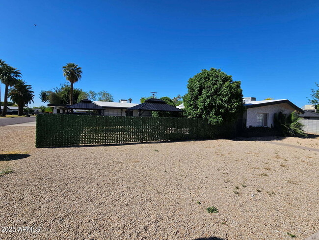 Primary Photo - 909 E Marlette Ave