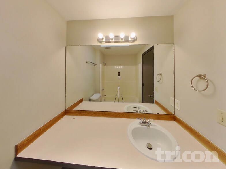 Building Photo - 1403 Cedar Ridge Ct