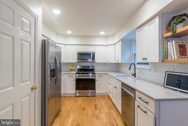 Building Photo - 3738 Swetland Dr