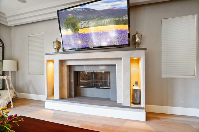 Fireplace - 841 N Crescent Heights Blvd