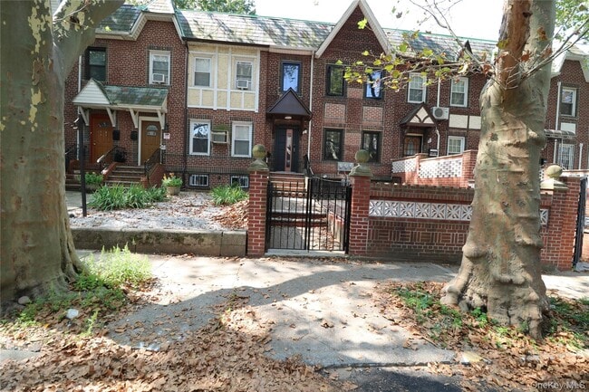 Building Photo - 6656 Saunders St