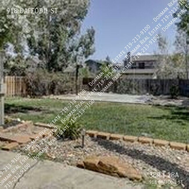 Building Photo - 918 Daffodil St
