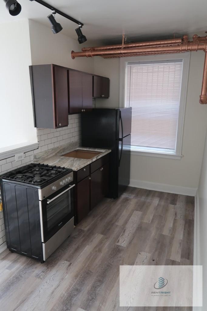 Building Photo - 4588 N Elston Ave