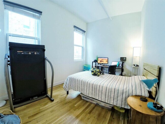 Building Photo - 62 4th St