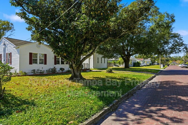 Building Photo - 1106 W Peninsular St