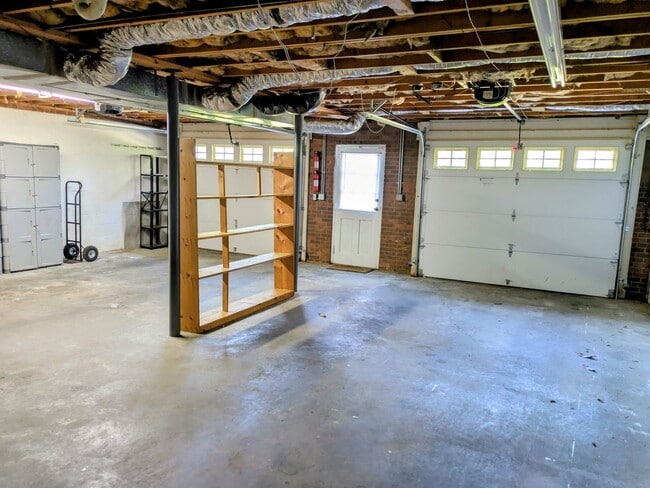 Building Photo - 6913 Crandall Ct