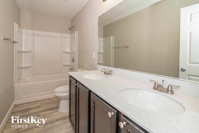 Building Photo - 7605 Fanning Dr