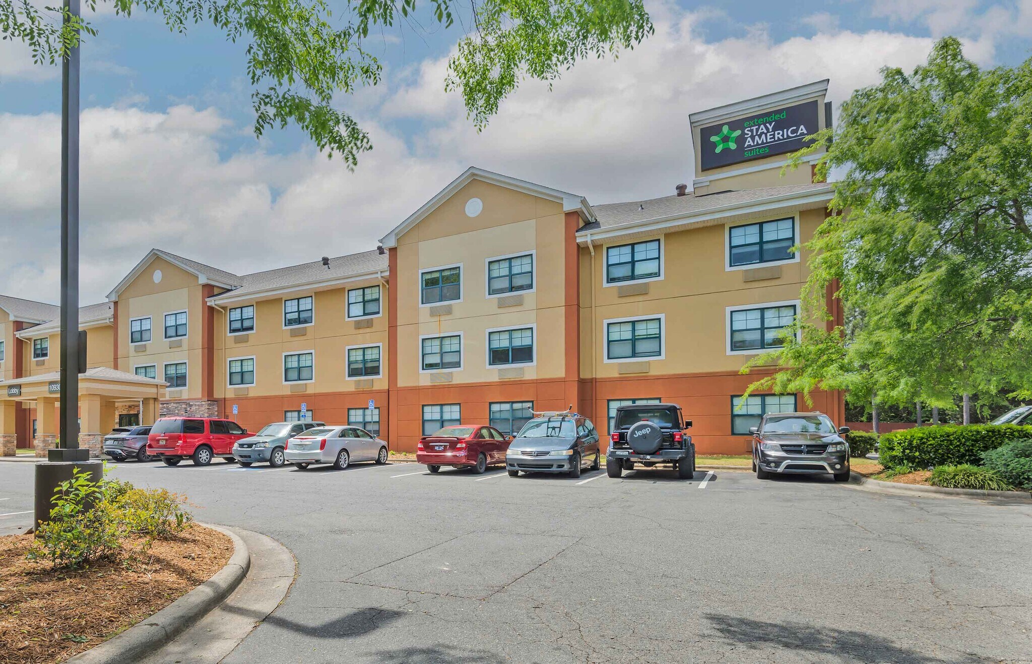 Building Photo - Furnished Studio-Charlotte - Pineville - P...