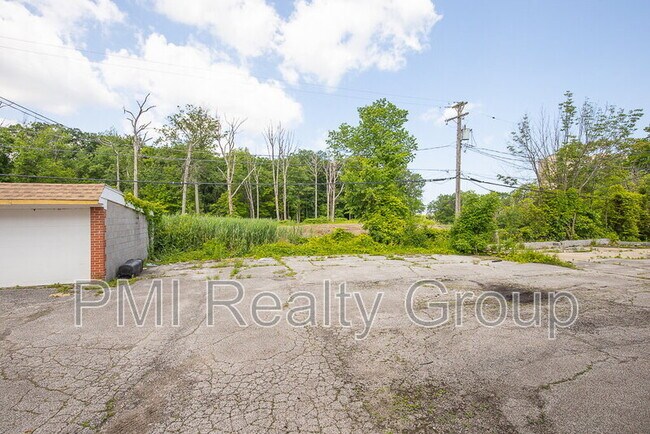 Building Photo - 1520 Coventry Rd