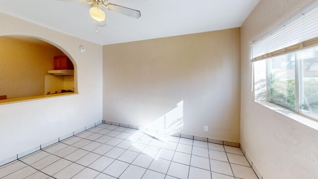 Building Photo - Centrally located 1 Bedroom Santa Fe apart...