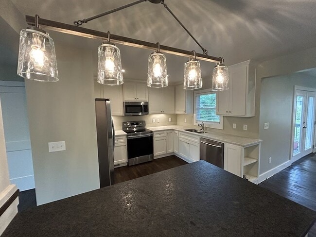 Building Photo - 1931 Stevens Dr NE