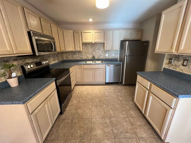 Building Photo - Beautiful Two Bedroom, Two Bath Condo in Ludlow. Available Now!