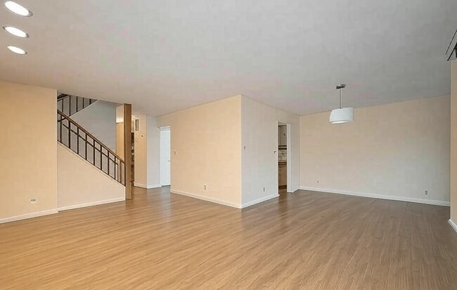 Building Photo - 693 Mallard Ln