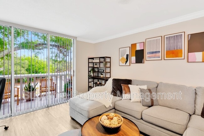 Building Photo - 1001 Pearce Dr