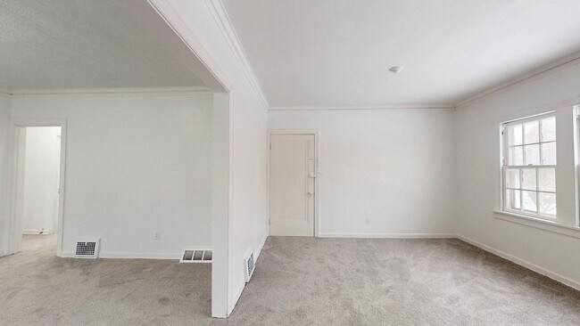 Building Photo - 3863 E 154th St