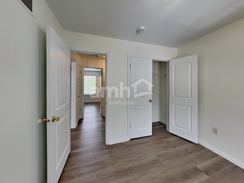 Building Photo - 599 Astoria Ct