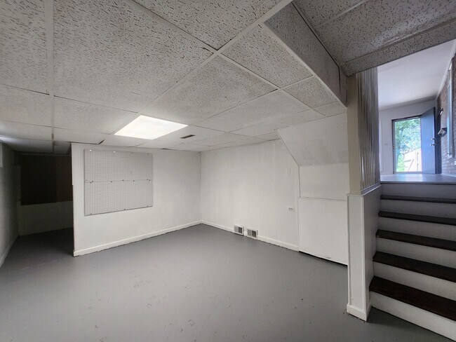 Building Photo - 710 Concord Ln
