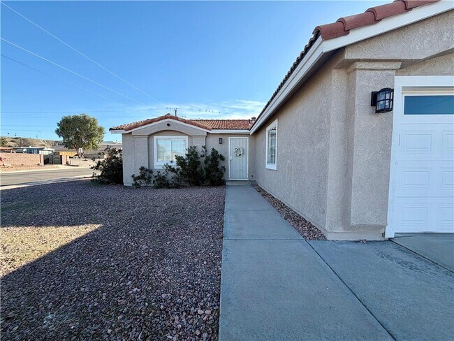 Building Photo - 1660 Kyle Ave