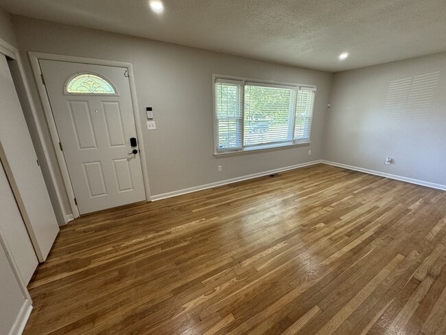 Building Photo - 918 Woodall Ln NW