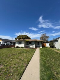 Building Photo - 2 Bedroom 2 Bath House centrally located