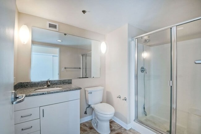 Building Photo - Condo - Heart of Downtown San Diego