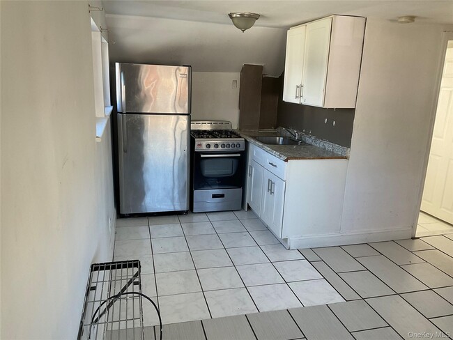 Building Photo - 173-18 143rd Rd