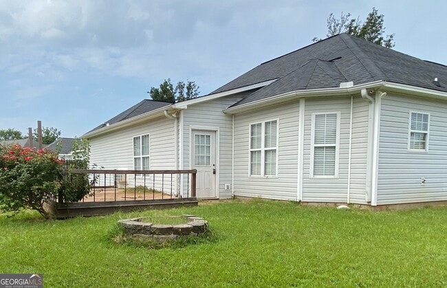 Building Photo - 105 Luster Ct