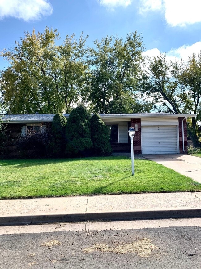 Building Photo - 3 Bedroom, 2 Bath Ranch Home with 1 Car Attached Garage in Greeley, Colorado