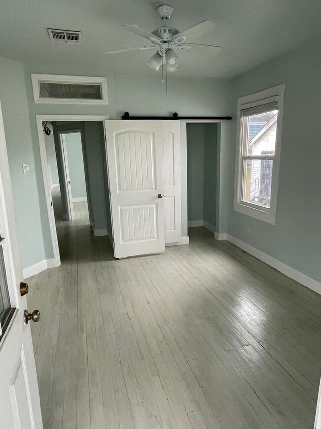 Building Photo - 2BD/1BA in Central City with shared backyard