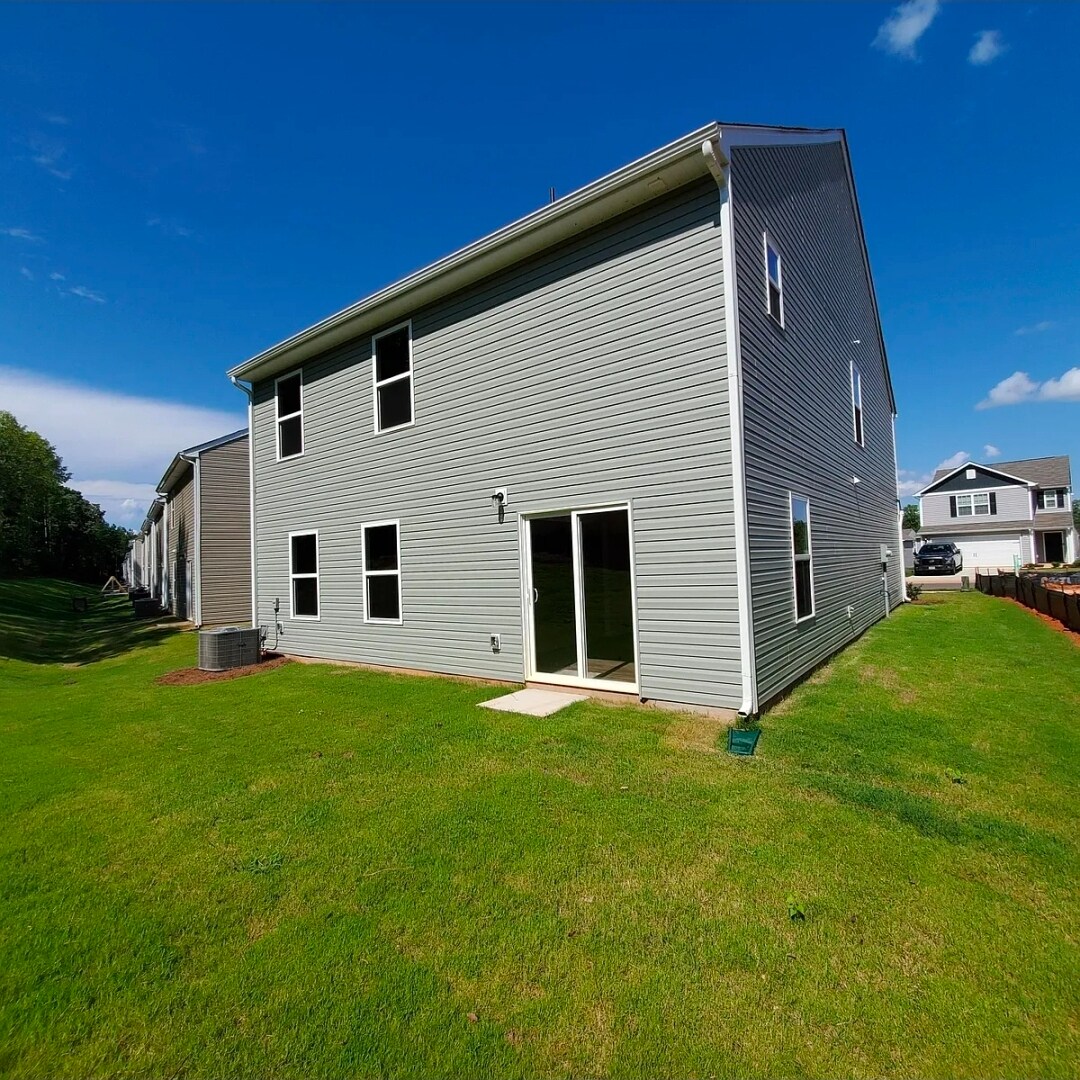Building Photo - Room in House on Creedmore Hills Dr