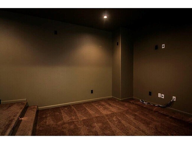 Building Photo - 10207 White Pines Dr