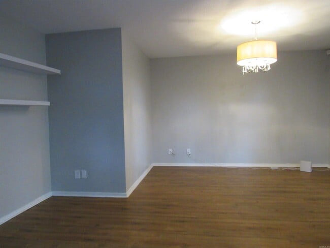 Building Photo - 303 Merganzer Dr