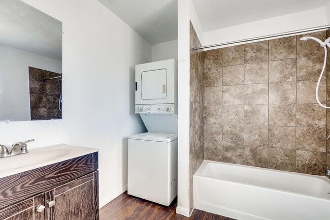 Building Photo - Very Nice 1 Bedroom Free Standing Apartment