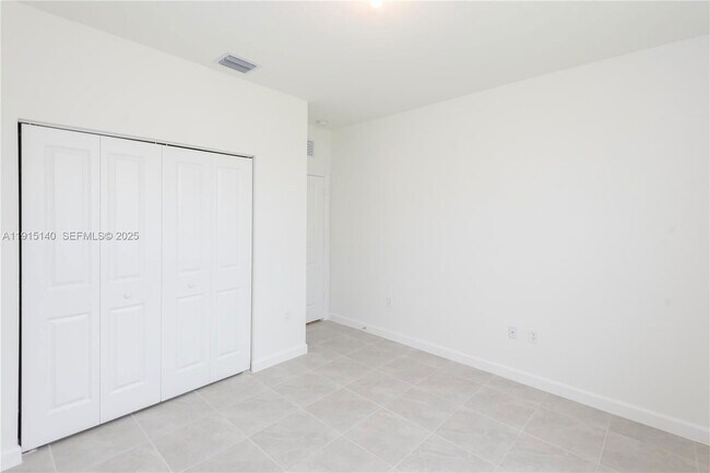 Building Photo - 26360 SE 8th Ct