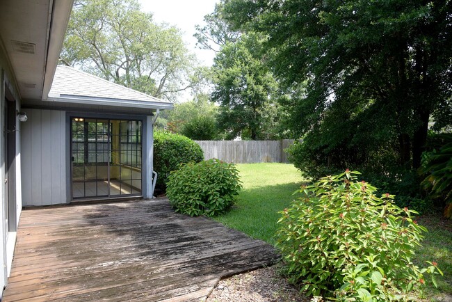 Building Photo - 3 Bedroom in Bluewater Bay!