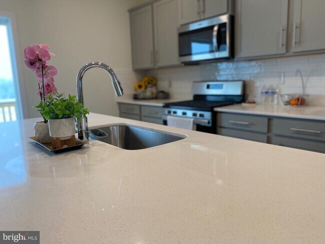 Building Photo - 7530 Daybreak Dr