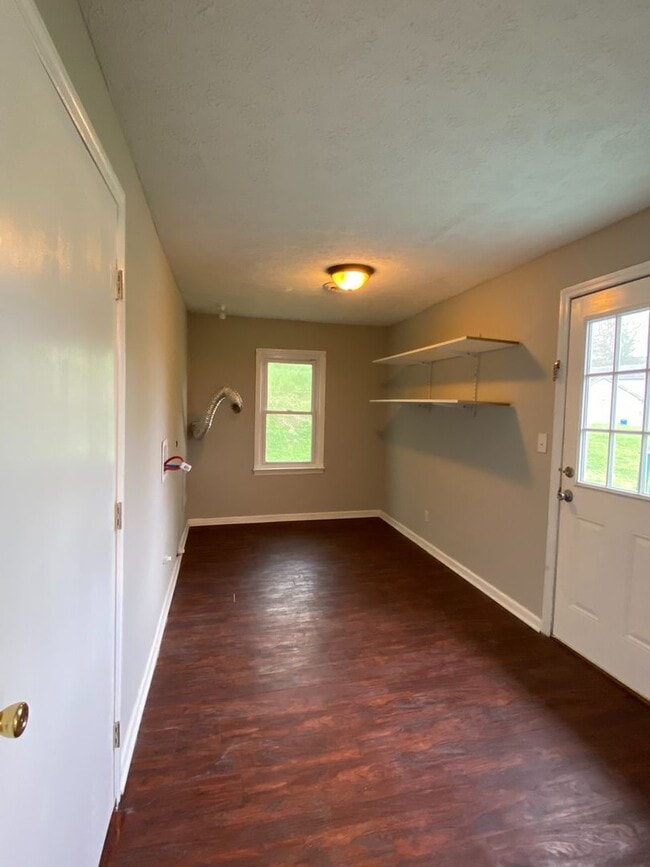 Building Photo - Spacious 3 Bedrooms Located in Hermitage /...
