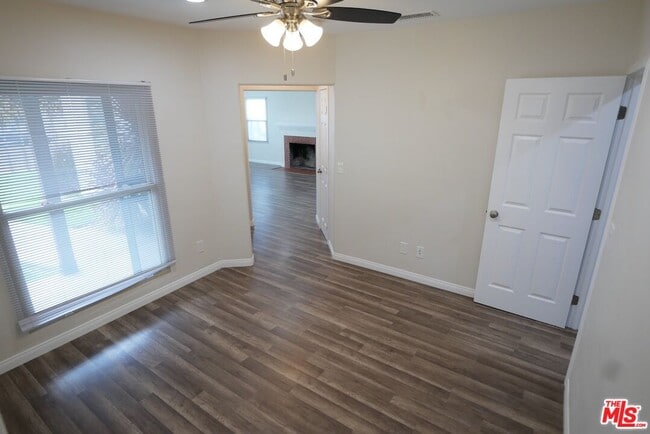 Building Photo - 2334 S Garth Ave