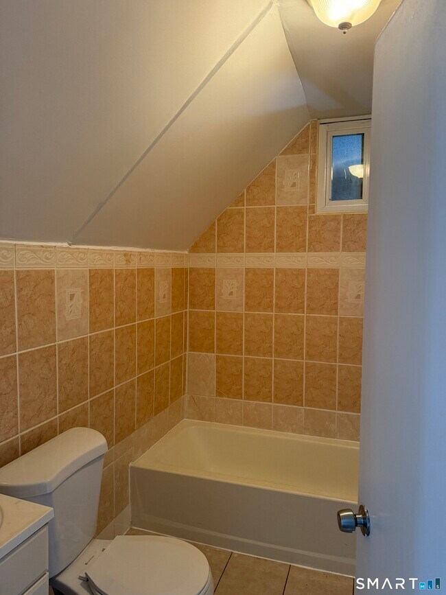 Building Photo - 165 Adelaide St