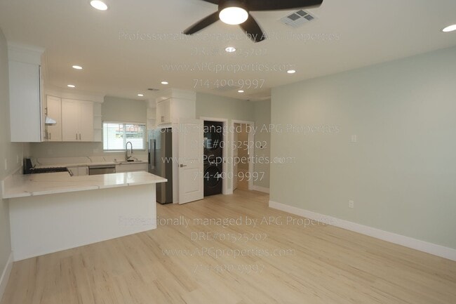 Building Photo - 9565 Mansor Ave