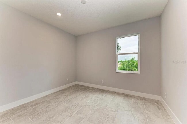 Building Photo - 10016 Rembrandt Wy