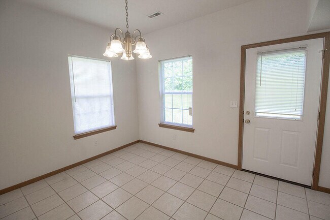 Building Photo - 5000 Derby Ridge Dr