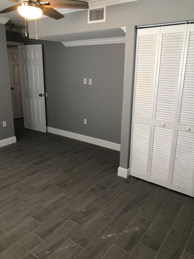 Building Photo - WALK TO THE BEACH FROM YOUR TOTALLY UPDATED, BEAUTIFUL CONDO!