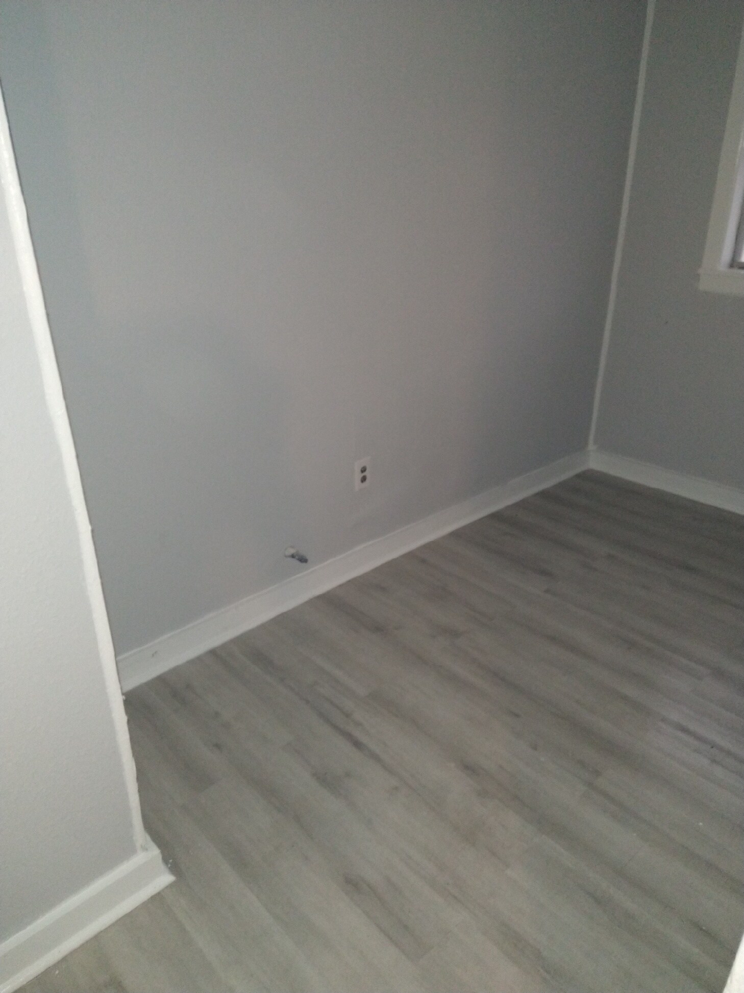 Building Photo - 502 E Lott Ave