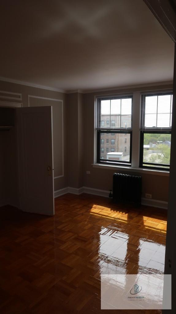 Building Photo - 1209 W Sherwin Ave