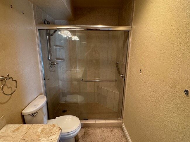 Building Photo - 411 Lakewood Cir